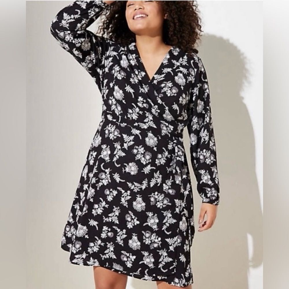 LOFT Black and White Floral‎ Flare Wrap Dress Size 18